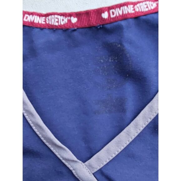 DIVINE STRETCH v neck scrub top preloved medium - Picture 7 of 11